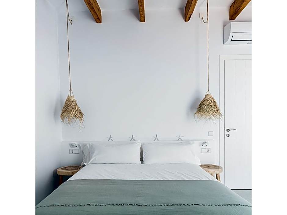 S'Enclova Petit Hotel