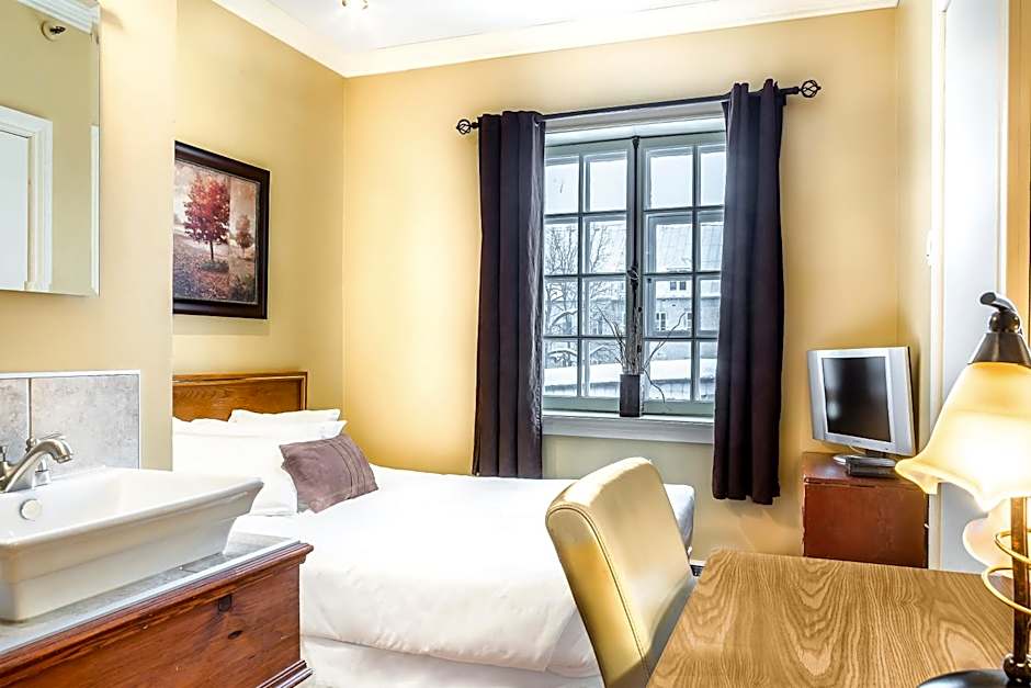 Hotel Louisbourg