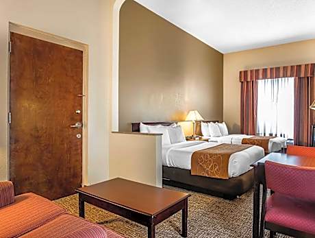 1-Bedroom Suite with 2 Double Beds