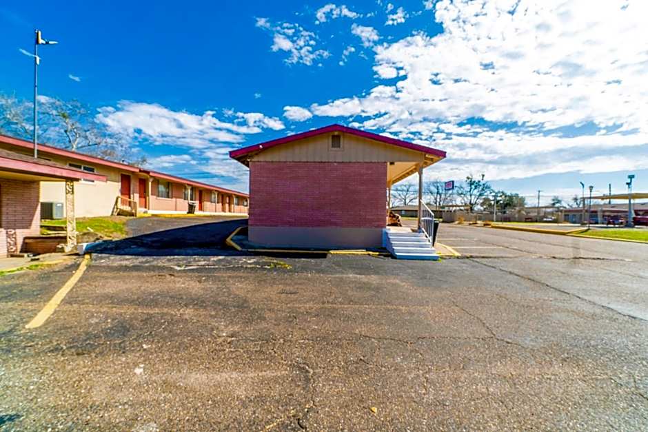 OYO Hotel Beeville -US 181