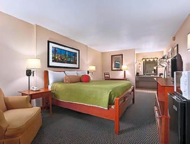 Travelodge by Wyndham New Orleans West Harvey Hotel