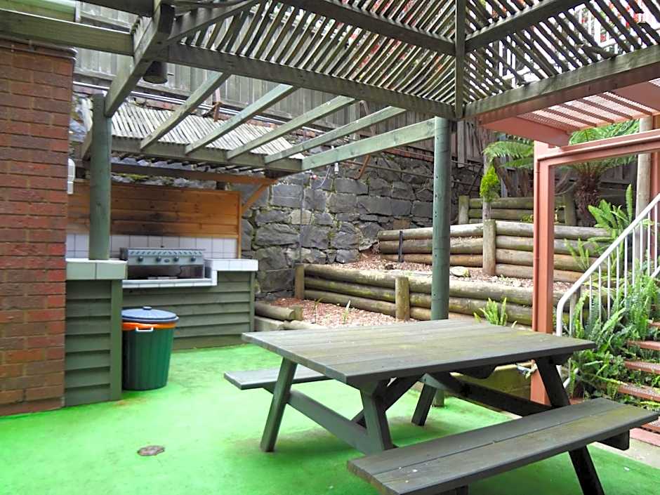 Adina Place Motel Apartments