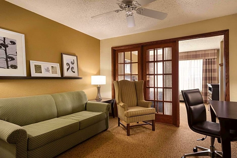 Country Inn & Suites by Radisson, West Bend, WI