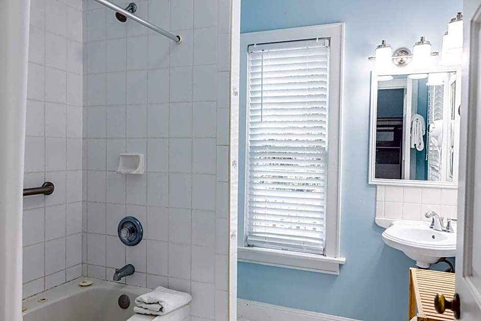 Deluxe King with Balcony - at James House with Parking!