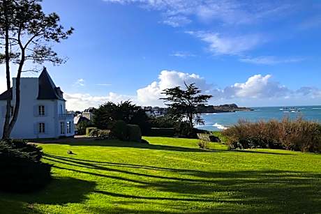 Villa with direct access to the beach