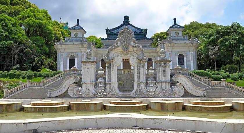 Yijian Holiday Hotel