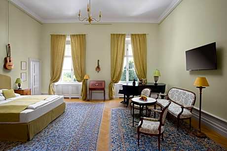 Suite with Garden View