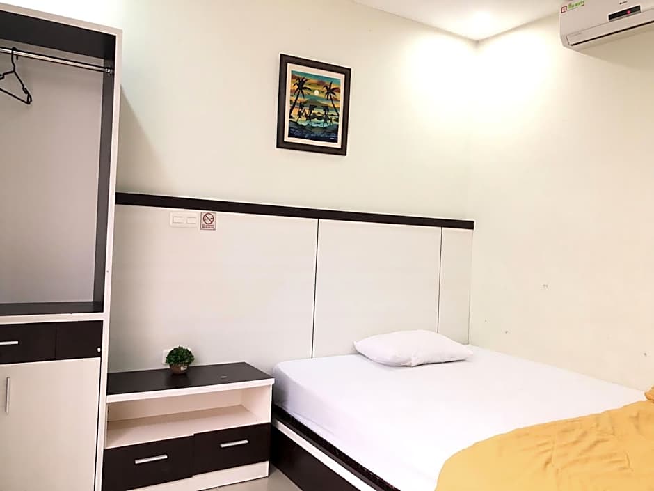 RedDooz Plus At Ininnawa Homestay Syariah Palu