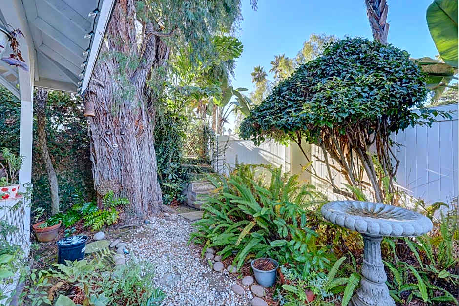 Pelican Cove Inn