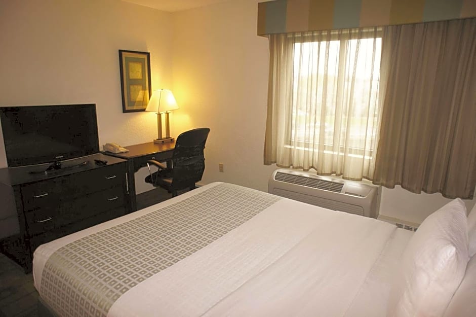 La Quinta Inn & Suites by Wyndham Boston Somerville