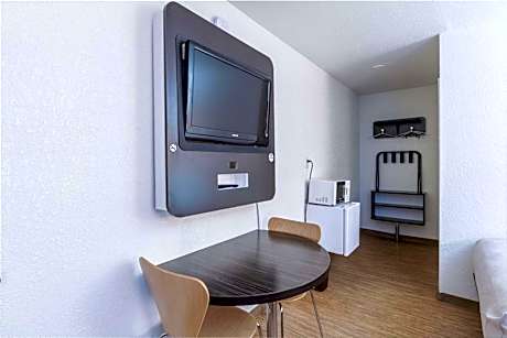 1 QUEEN BED | ACCESSIBLE, NON-SMOKING
