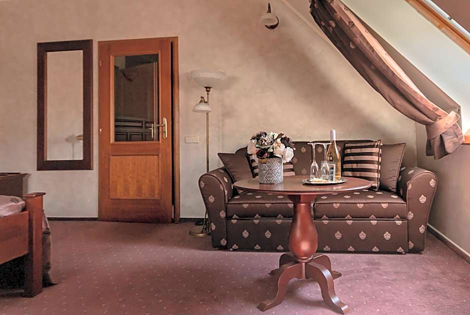Hotel Octarna - Free On-site Parking