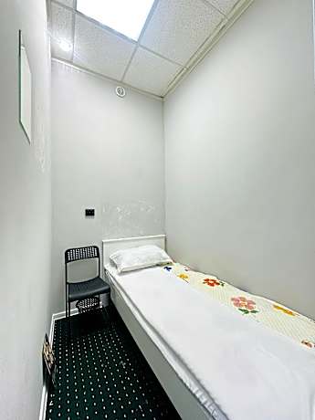 Center Capsule Hostel 