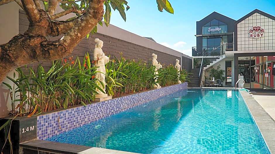 Front One Hotel Purwodadi