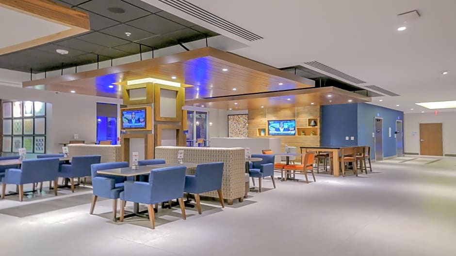 Holiday Inn Express & Suites Miami Airport East, an IHG Hotel