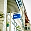 ROUTE - Cafe and Petit Hostel