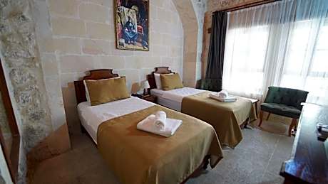 Standard Twin Room with Balcony