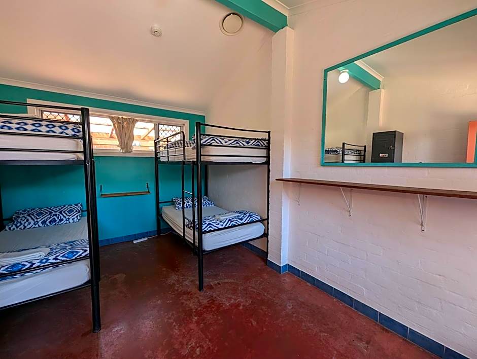 Ozzie Pozzie Backpackers