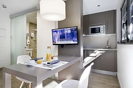 Standard Double Room Single Use (2 Twin Beds)