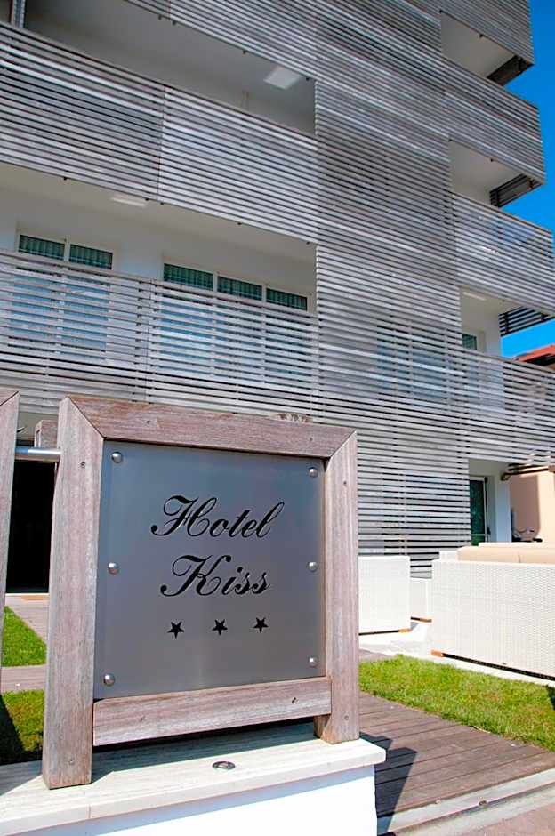 Kiss Beachfront Hotel & Restaurant