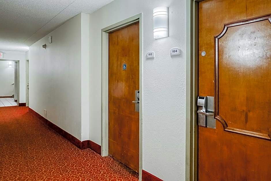 OYO Hotel Burlington South