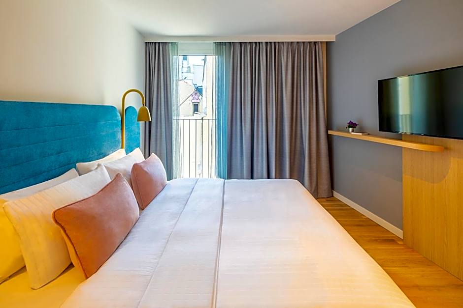 Capri by Fraser Leipzig