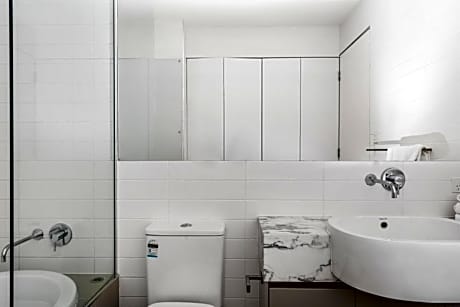 Three-Bedroom Loft Apartment - Butter Factory #12