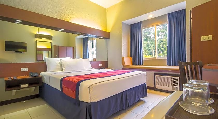 Microtel By Wyndham Eagle Ridge - Cavite