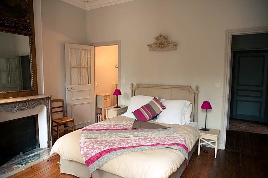 Le Chateau De La Vierge