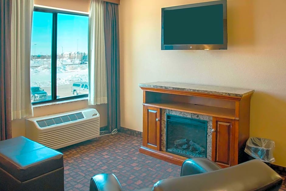 Grand Forks Lodge and Suites
