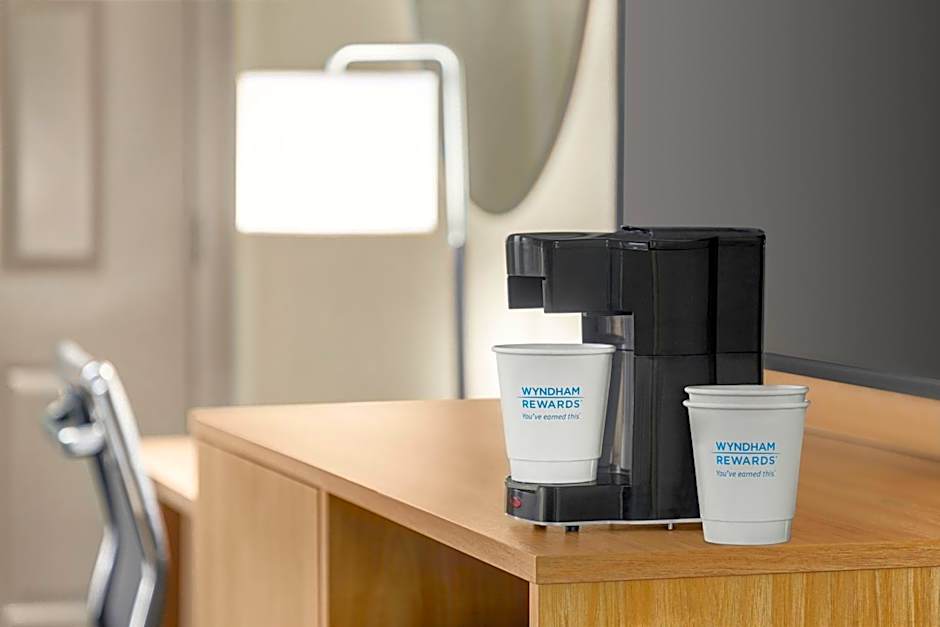 Days Inn by Wyndham Paris