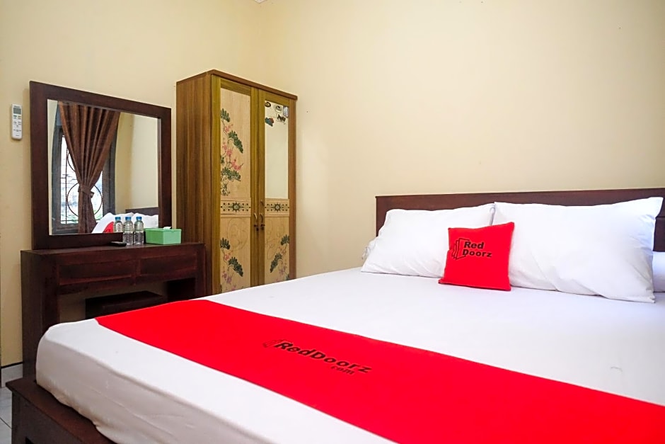 RedDoorz near Candi Ratu Boko 2