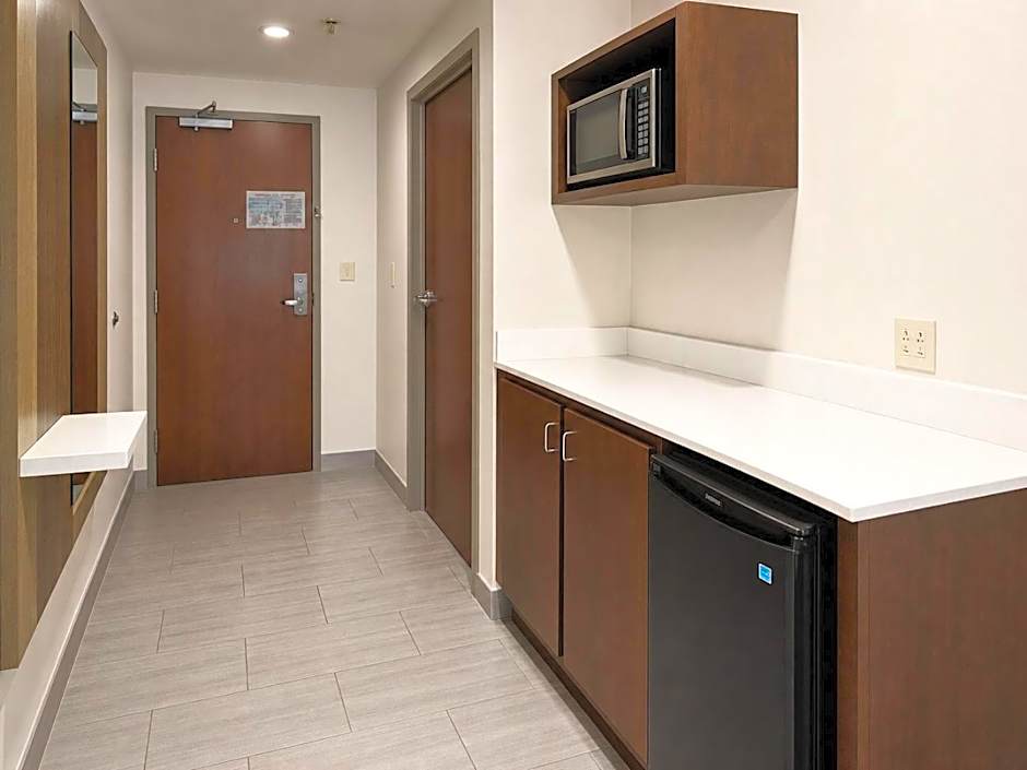 Holiday Inn Express & Suites Huntsville Airport By IHG