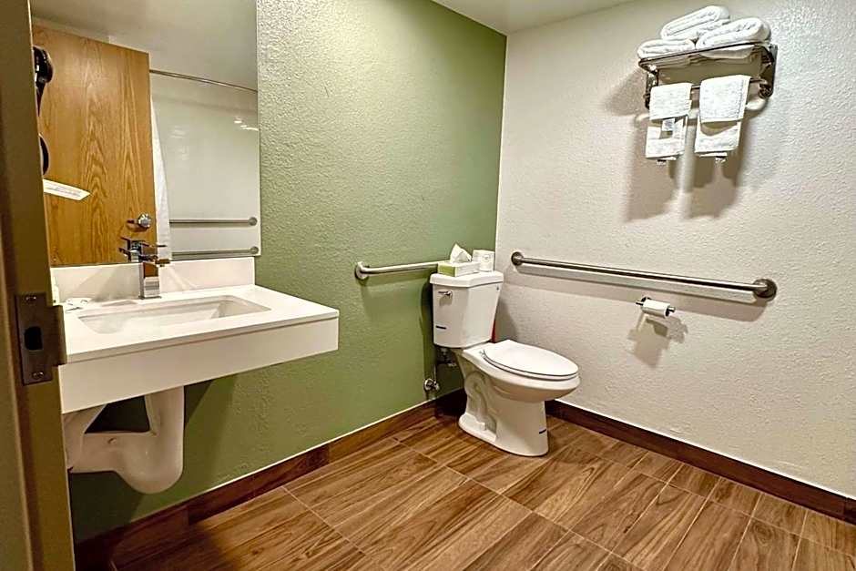 Quality Inn & Suites Albany Airport