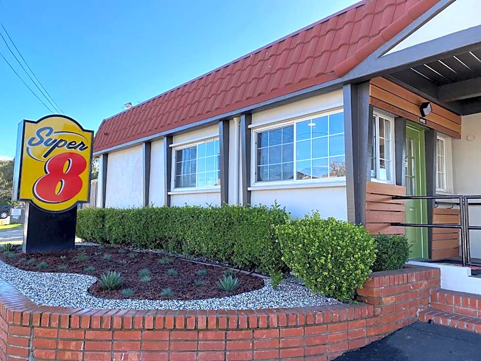 Super 8 by Wyndham Monterey