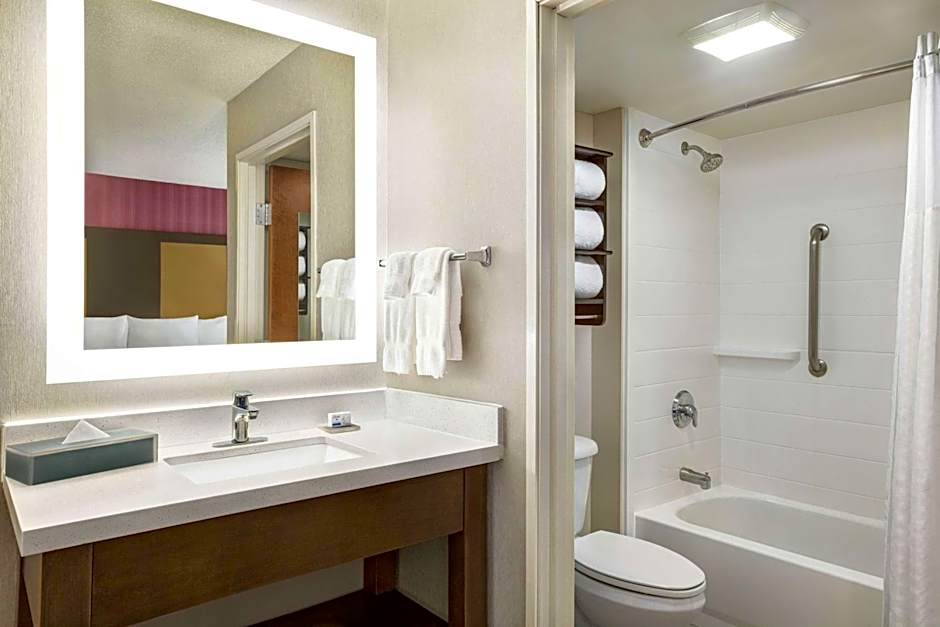 La Quinta Inn & Suites by Wyndham Newark - Elkton