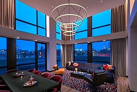 Factory Loft Suite with Terrace and City View