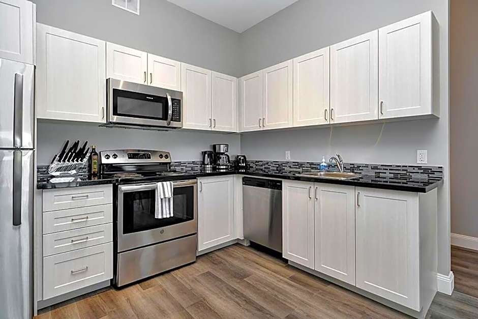 High-end condo downtown Kingston near RMC Queens