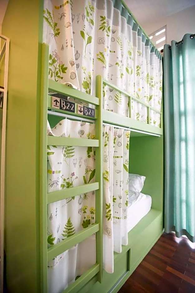 Memmoth Cafe & Hostel in Lampang