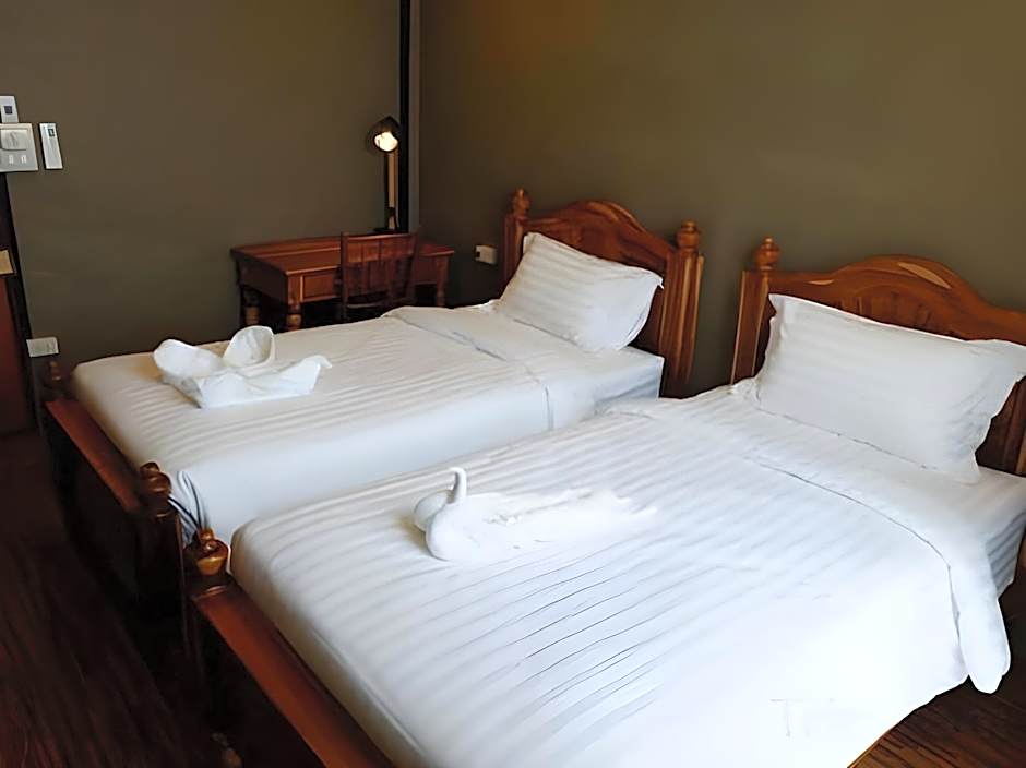 Lipe - Bloom Cafe and Hostel