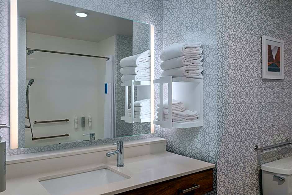 Hampton Inn By Hilton & Suites West Bend