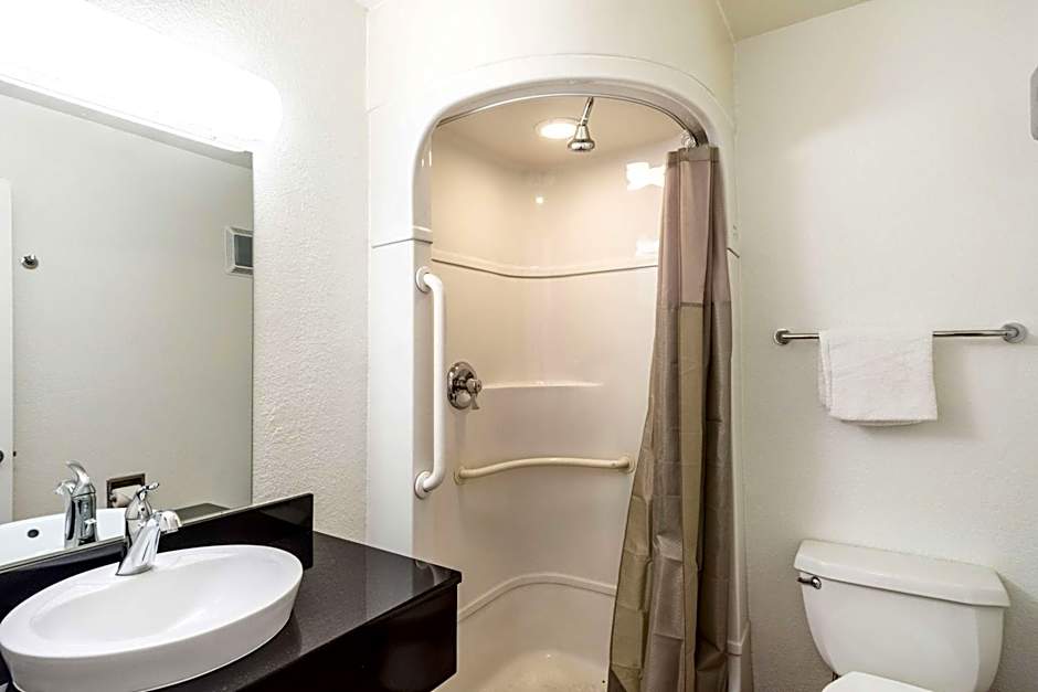 Motel 6-Redding, CA - Central