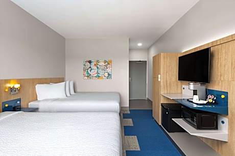 Queen Room with Two Queen Beds and Bathtub, Non-Smoking