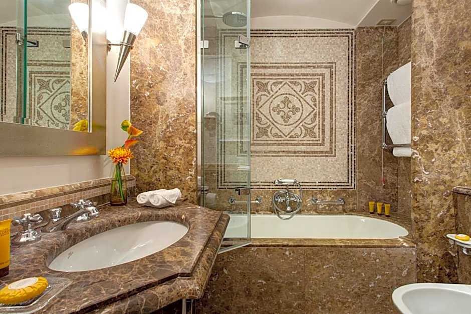 Hotel Savoy