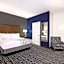 La Quinta Inn & Suites by Wyndham Mercedes Outlet Mall