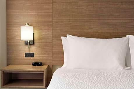 Queen Suite with Two Queen Beds and Sofa Bed - Main Building/Non-Smoking
