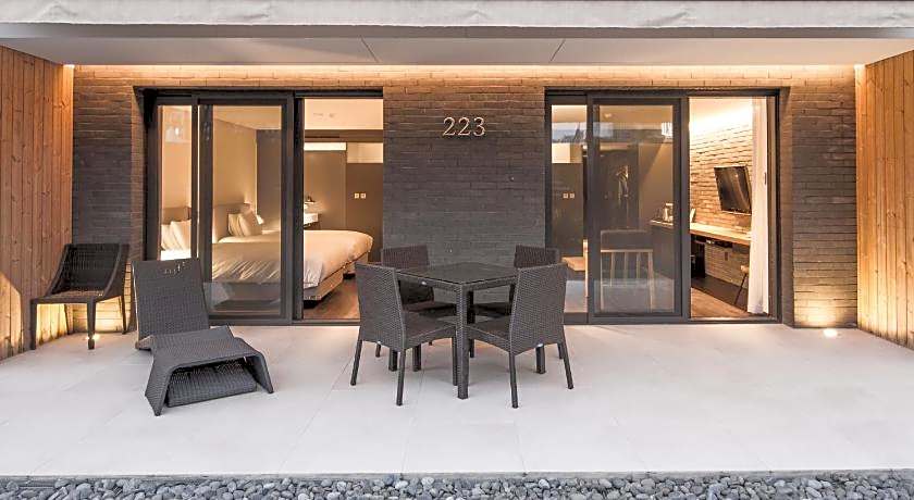 MAISON GLAD JEJU