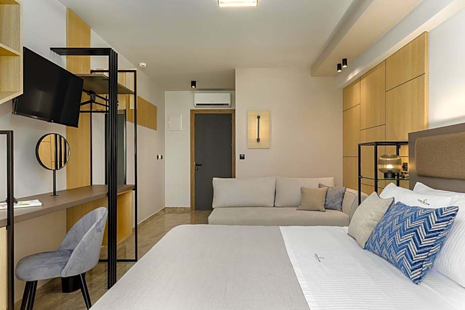 Costa De Luxe Suites