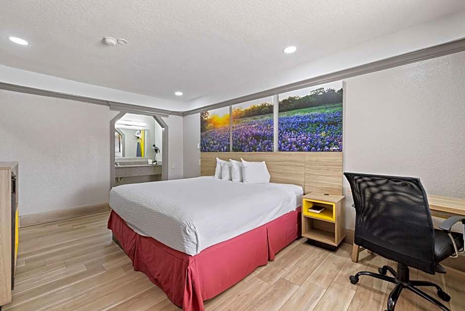 Days Inn by Wyndham Kenedy