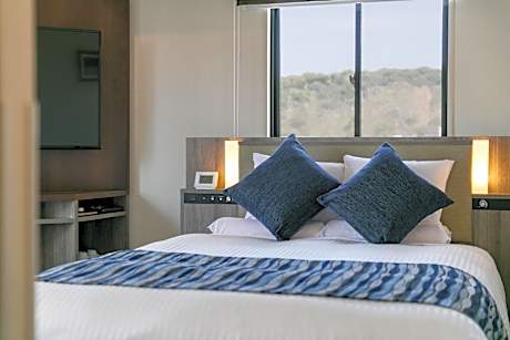 Eco Plan, Standard Queen, Non-Smoking, Housekeeping is Optional with Additional Cost